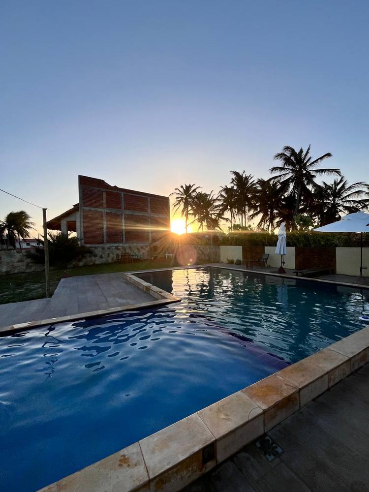 The Lagoon Pool ao pôr do sol