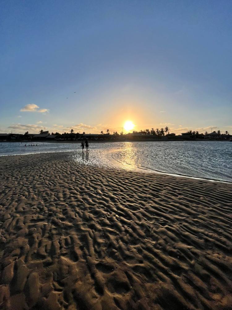 Lagoa ao pôr do sol