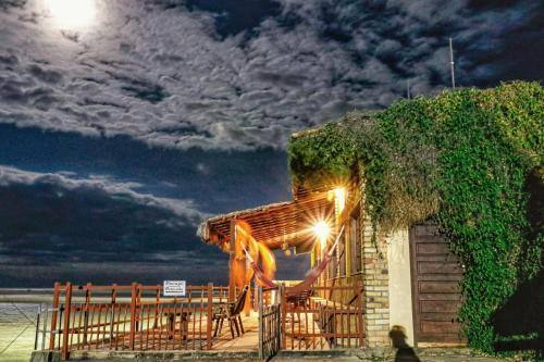 Fachada noturna