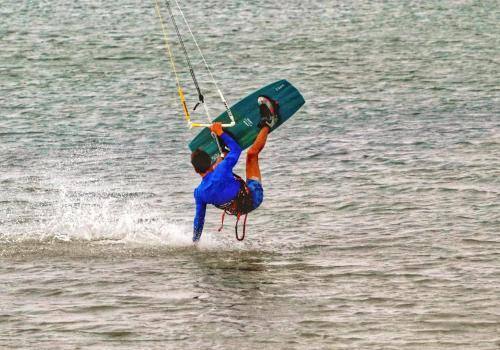 Agosto a outubro: 20-24 nós na lagoa de Barra Nova